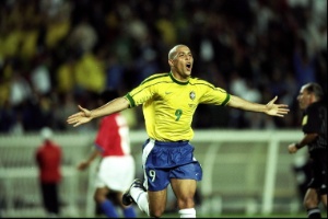 Foto histórica: Há 15 anos, Brasil atropelava Chile de Salas e Zamorano na  Copa da França - UOL Esporte