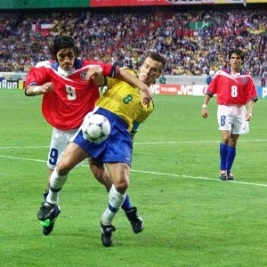Foto histórica: Há 15 anos, Brasil atropelava Chile de Salas e Zamorano na  Copa da França - UOL Esporte