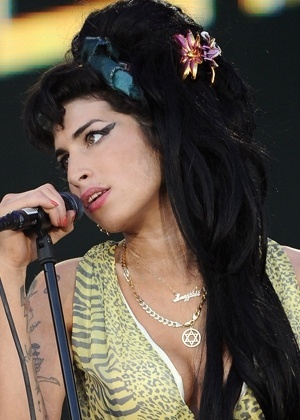 Pai de Amy Winehouse não concordou com a forma como a cantora é retratada no filme sobre a vida dela