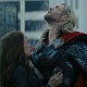 Chris Hemsworth e Natalie Portman em cena de "Thor: O Mundo Sombrio" - Reprodução