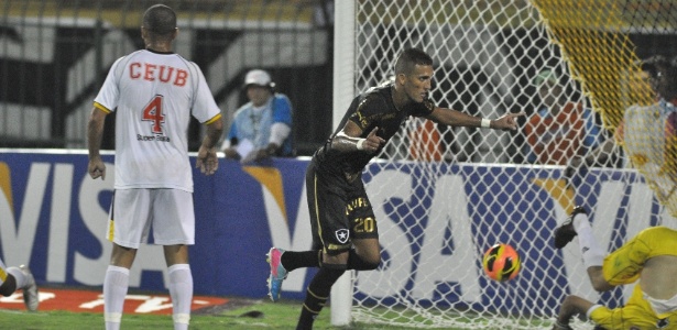 Rafael Marques marcou o primeiro gol do Botafogo e ajudou com a classificação - Vipcomm