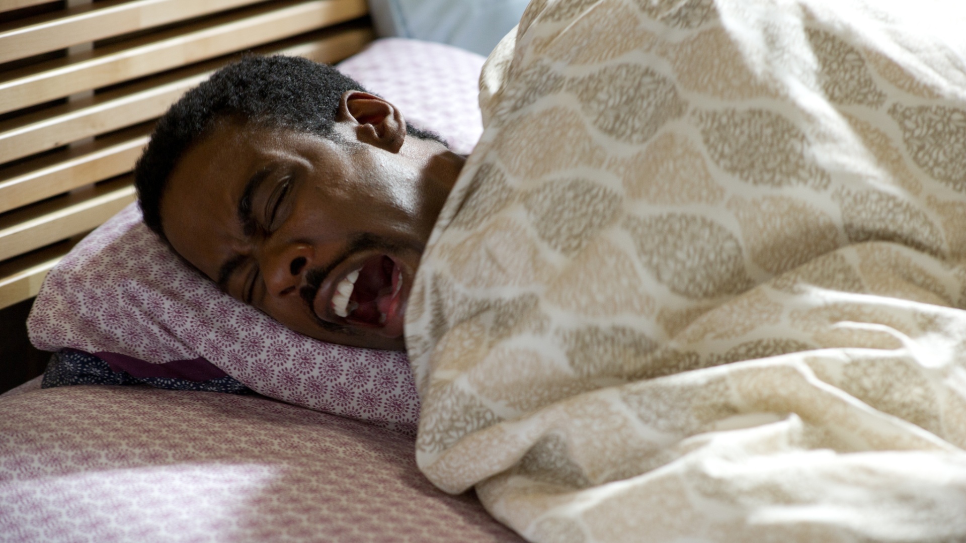 Cena do filme "Dois Dias em Nova York", de Julie Delpy. O elenco conta com o comediante Chris Rock - Divulgação / Califórnia Filmes