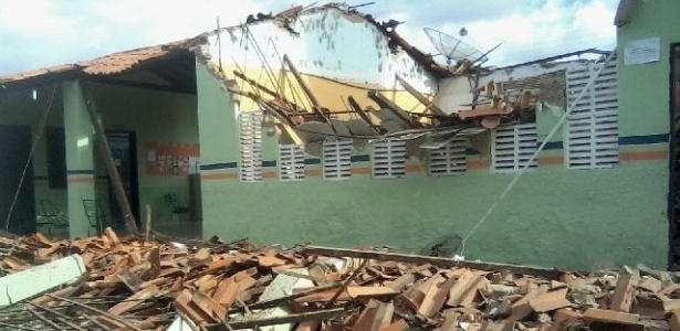 Teto de escola desaba em sala de aula em Campo Largo do Piauí - Portal O Dia/ Chamada Geral Parnaíba/ Divulgação