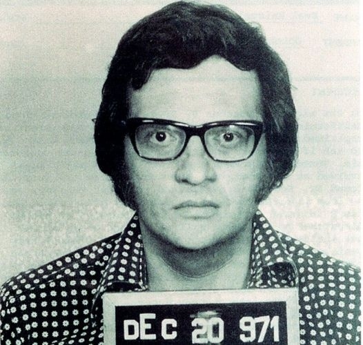 1971 - O apresentador Larry King foi preso acusado de roubos menores e de passar cheques sem fundo, em Miami
