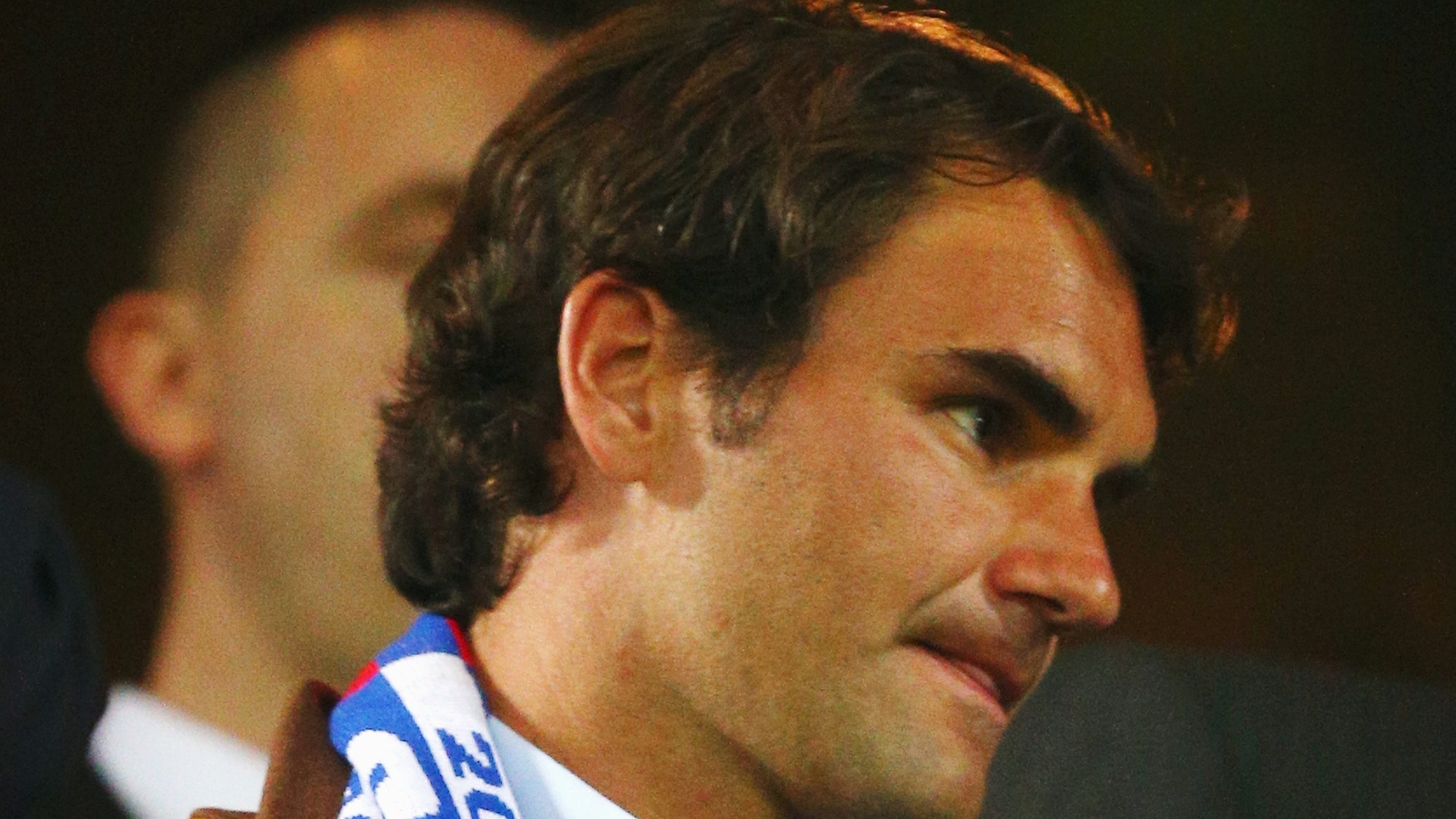 25.abr.2013 - Torcedor do Basel, tenista Roger Federer acompanha a partida contra o Chelsea, pela semifinal da Liga Europa - Clive Rose/Getty Images