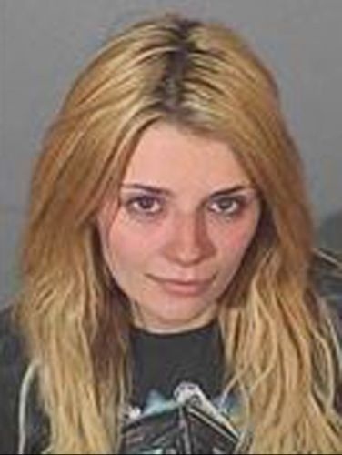 27.dez.2007 - Mischa Barton foi detida acusada de dirigir embriagada, sem licença e portando maconha, em West Hollywood