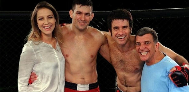 Lutador de MMA Demian Maia posa ao lado de Luana Piovani, Eriberto Leão e Jorge Fernando nos bastidores de "Guerra dos Sexos"