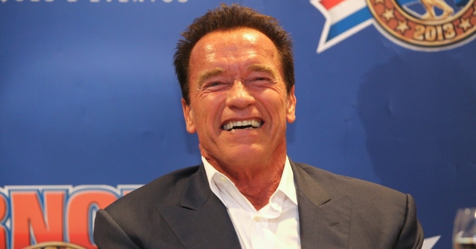 25.abr.2013 - Arnold Schwarzenegger discursa em feira de fisiculturismo