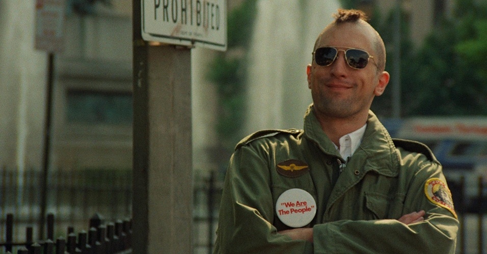 A jaqueta militar usada por Robert De Niro em "Taxi Driver" (1976) é a referência pelo personagem ser um veterano da guerra do Vietnã - Divulgação