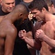 Chael Sonnen e Jon Jones posam para fotos após a pesagem do UFC 159, nesta sexta-feira - Reprodução