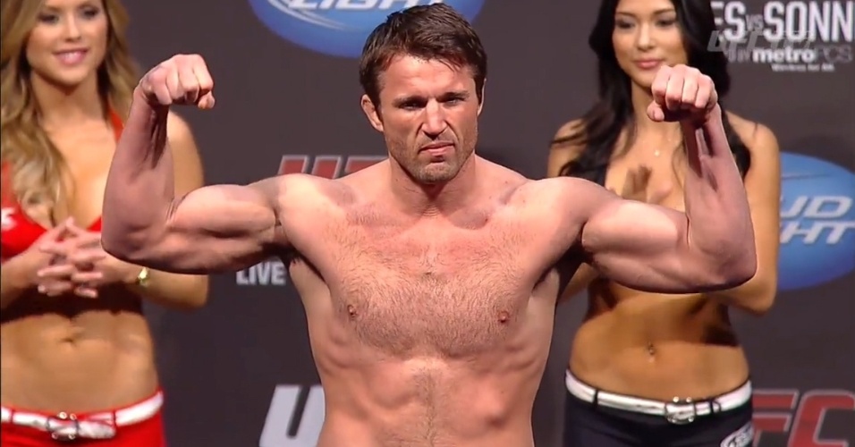 Chael Sonnen voltou ao peso meio-pesado e ficou no limite de 93 kg para encarar o campeão Jon Jones - Reprodução