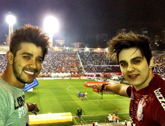 27.abr.2013 - Gusttavo Lima e Luan Santana vão juntos a jogo do Corinthians