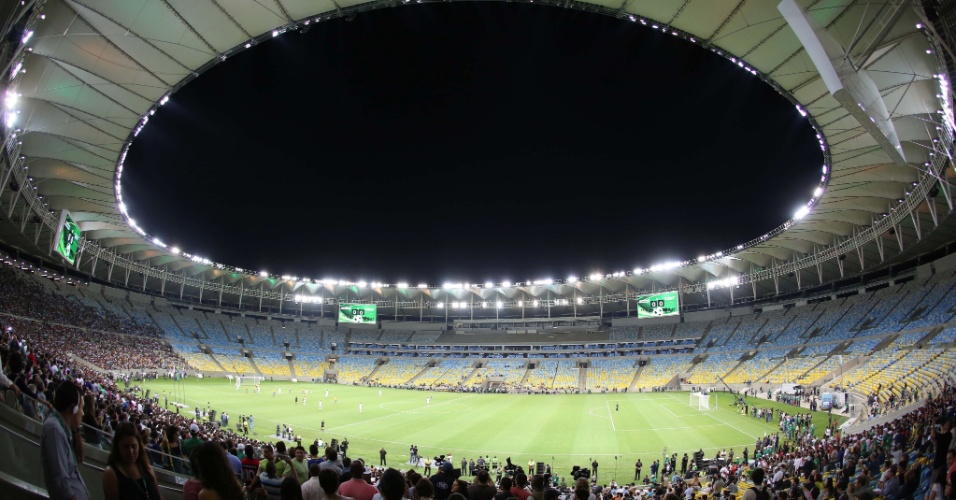 27.abr.2013 - Maracanã operou com capacidade ainda reduzida no evento teste deste sábado, entre amigos de Ronaldo e amigos de Bebeto