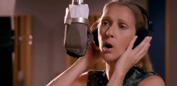 25.abr.2013 - Imagem do vídeo em que a cantora Celine Dion mostra gravação de canção para seu novo disco, "Water and Flame" - Reprodução/YouTube/CelineDionGR13