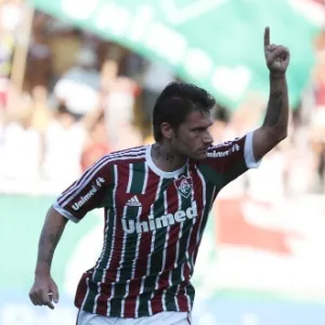 28.abr.2013 - Atacante Rafael Sóbis, do Fluminense, comemora após abrir o placar contra o Volta Redonda, pela semifinal do Campeonato Carioca - Rossana Fraga/Photocamera