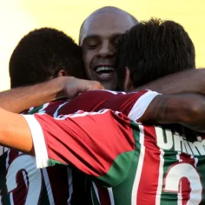 28.abr.2013 - Jogadores do Fluminense comemoram após Rafael Sóbis abrir o placar contra o Volta Redonda, pela semifinal do Campeonato Carioca - Rossana Fraga/Photocamera