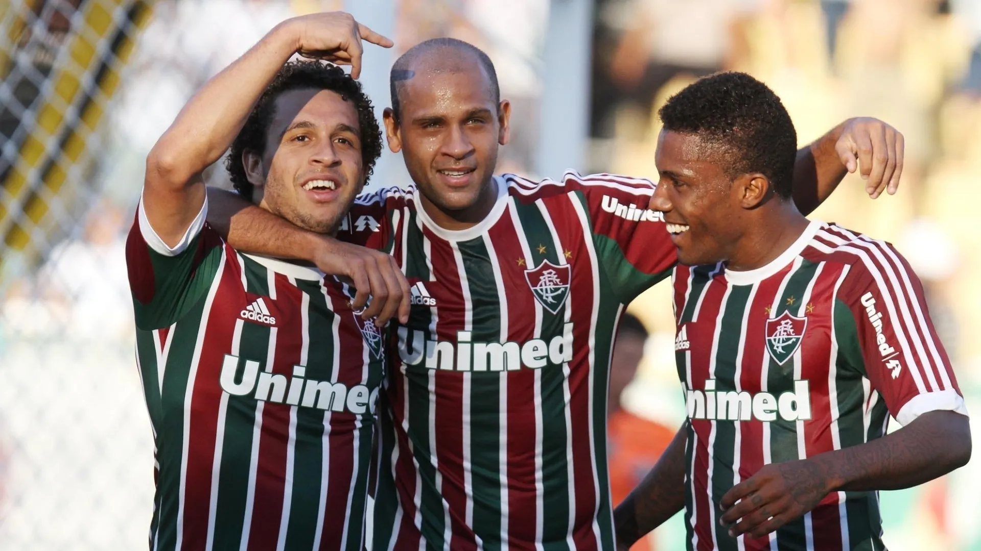 28.abr.2013 - Jogadores do Fluminense comemoram após Wellington Nem (esq) marcar o segundo do Fluminense contra o Volta Redonda, pela semifinal do Campeonato Carioca - Rossana Fraga/Photocamera