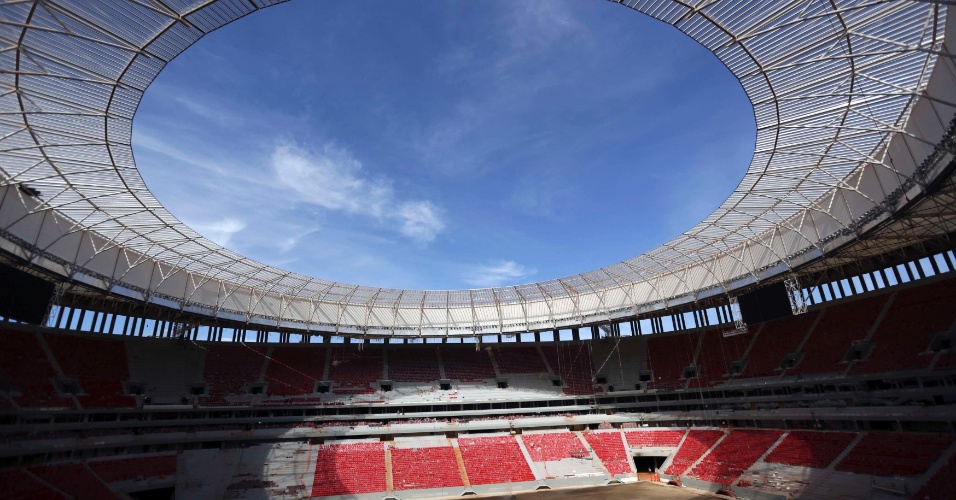 28.abr.2013 - Visão geral do estádio Mané Garrincha, em Brasília