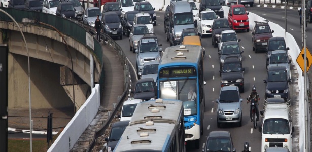 Trânsito na manhã desta segunda-feira (29), no viaduto João Julião, na zona sul de São Paulo (SP) - Renato S. Cerqueira/Futura Press