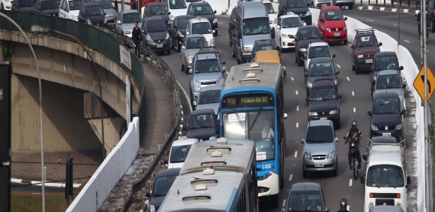 Região do Zero KM em frente ao aeroporto recebe trânsito de todas