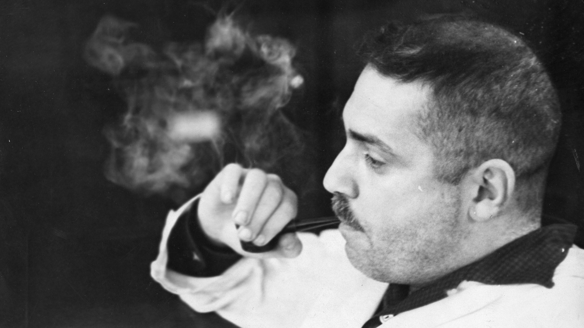 O compositor e cientista Paulo Vanzolini, em foto de 1965, durante entrevista no Museu de Zoologia da Universidade de São Paulo - Castro - 1965/Folhapress