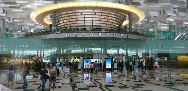 O aeroporto de Changi, em Cingapura foi eleito por quatro vezes o melhor terminal aéreo do mundo - Divulgação