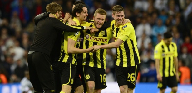 Jogadores do Borussia comemoram a classificação para a final da Liga dos Campeões - AFP PHOTO / JAVIER SORIANO