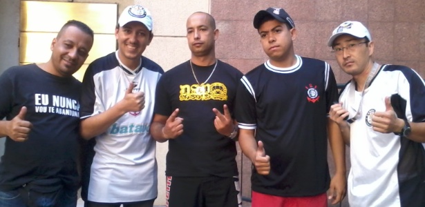Marco Capão (centro) disse que os torcedores irão estender uma faixa do Corinthians - Gustavo Franceschini/UOL Esporte