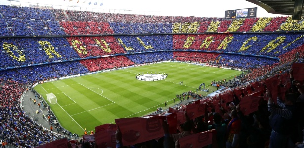 Torcida do Barcelona cantou músicas de ódio contra o Espanyol - AFP PHOTO / QUIQUE GARCIA