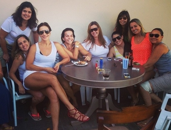 1.mai.2013- Ivete Sangalo curtiu o feriadão com os amigos e a família em sua casa na capital baiana.