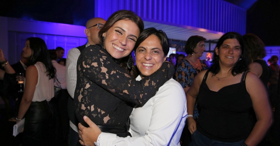 30.abr.2013 - Giovanna Antonelli e Thammy Miranda em lançamento de celular na Marina da Gloria, no Rio de Janeiro