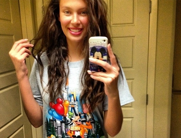 02.mai.2013 - Michelle Carvalho, ex-namorada de Alexis Sánchez  - Reprodução/Twitter