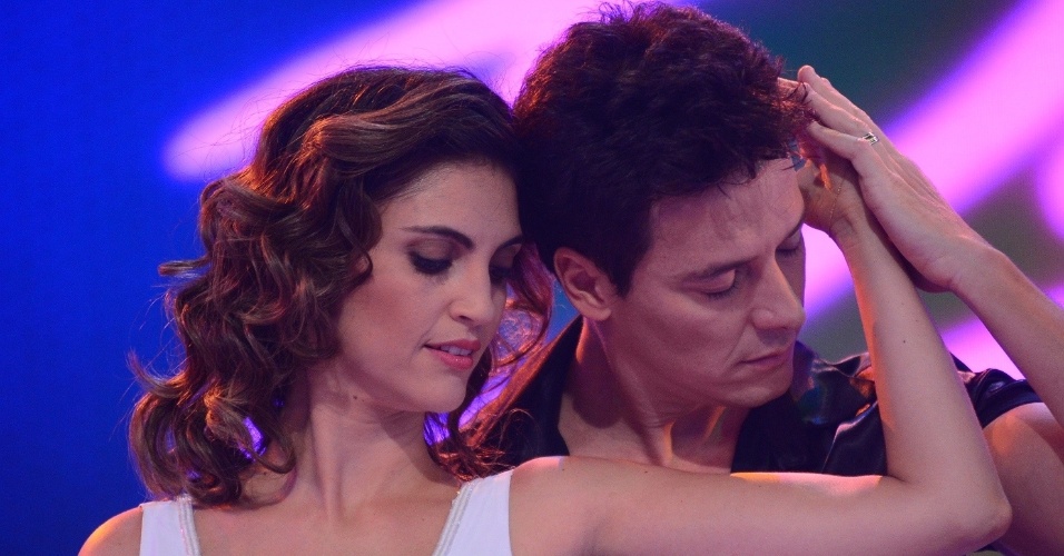 4.mai.2013 - Rodrigo Faro e Chris Flores revivem cena de "Dirty Dancing" em "O Melhor do Brasil"