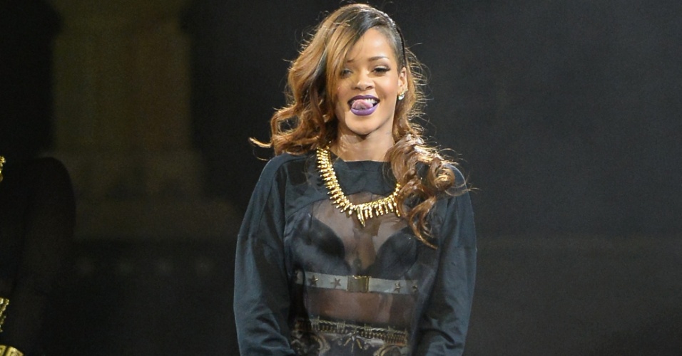 8.abr.2013 - Rihanna se apresenta no Staples Center, em Los Angeles
