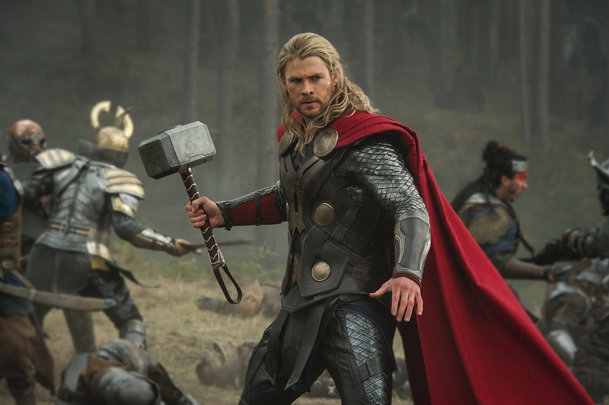 Chris Hemsworth em cena de "Thor: O Mundo Sombrio" - Divulgação / Disney