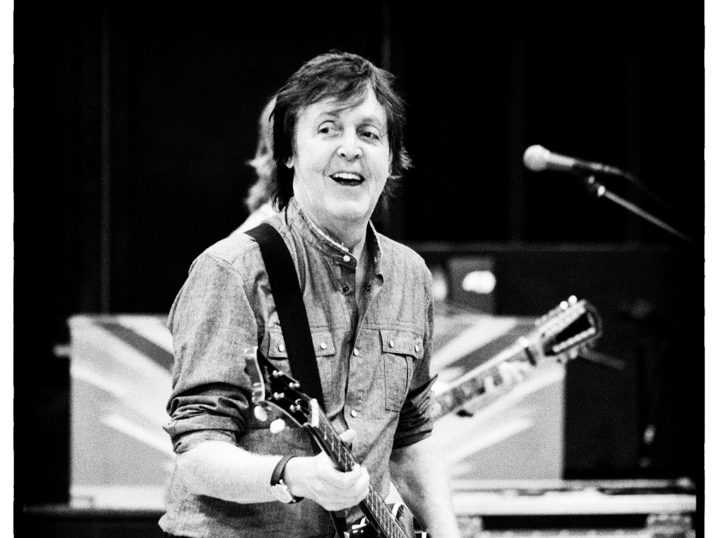 Na turnê "Out There!", Paul McCartney apresenta hits de sua carreira solo e ainda trabalhos com o Wings e sucessos dos Beatles na turnê "Out There!" - MPL Communications