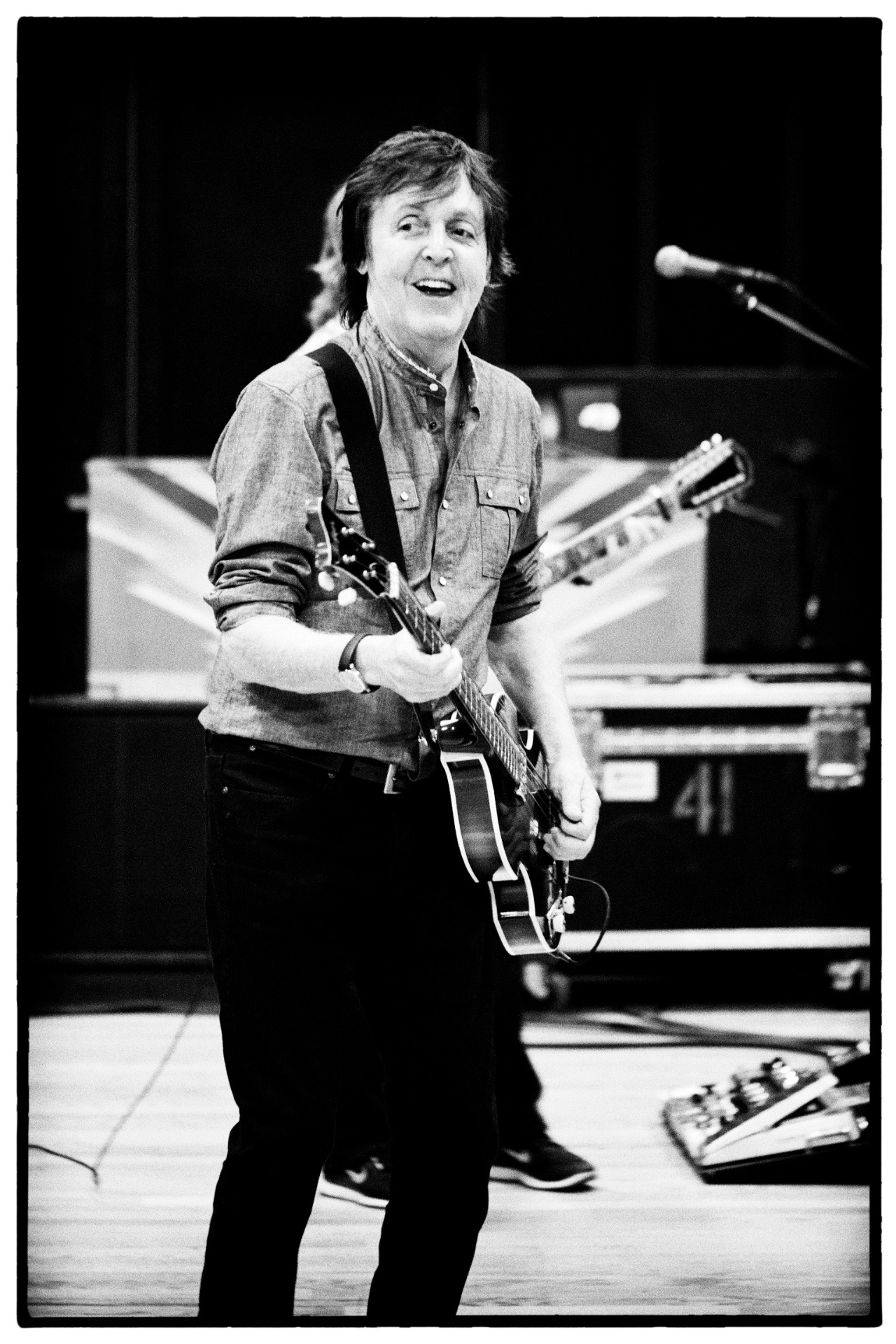 Na turnê "Out There!", Paul McCartney apresenta hits de sua carreira solo e ainda trabalhos com o Wings e sucessos dos Beatles na turnê "Out There!" - MPL Communications