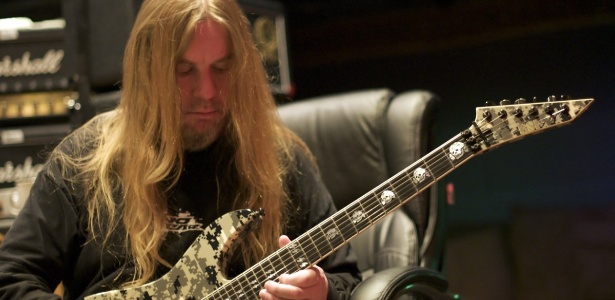 O guitarrista Jeff Hanneman ajudou a fundar o Slayer com Kerry King e Tom Araya - Reprodução/Facebook