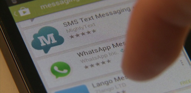 Serviços de mensagens pela web como o WhatspApp estão cada vez mais populares no mundo - BBC