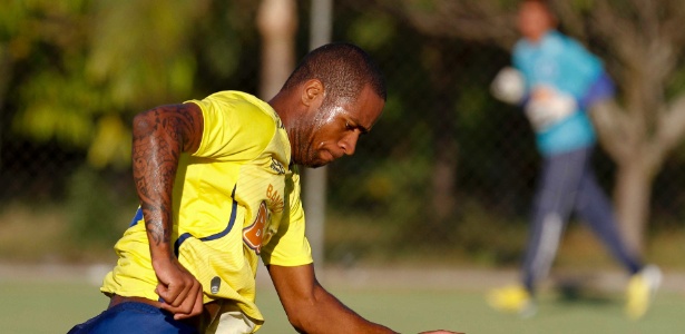 Zagueiro Dedé diz que continua confiando em disputar a Copa do Mundo em 2014