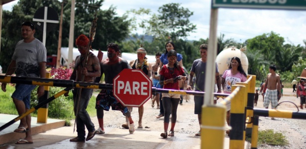 Índios invadem o canteiro de obras da usina hidrelétrica Belo Monte, que é construída no rio Xingu, em Altamira (a 900 km de Belém) - Ruy Sposati/CIMI