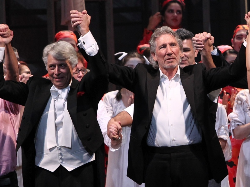 2.mai.2013 - O cantor, músico e compositor inglês Roger Waters, ex-Pink Floyd, na estreia paulistana de sua ópera "Ça Ira - A Esperança" no Theatro Municipal, em São Paulo - Foto Rio News