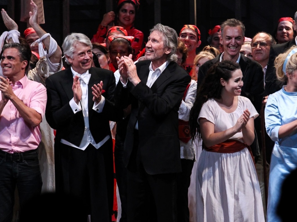 2.mai.2013 - O cantor, músico e compositor inglês Roger Waters, ex-Pink Floyd, na estreia paulistana de sua ópera "Ça Ira - A Esperança" no Theatro Municipal, em São Paulo - Foto Rio News