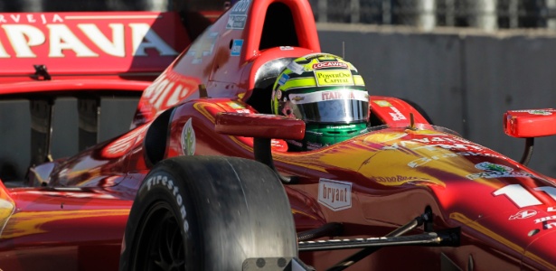 Tony Kanaan durante os treinos livres da São Paulo Indy 300 neste sábado - Fernando Donasci/UOL