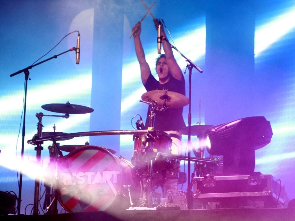 5.mai.2013 - A banda Restart apresenta nova turnê 2013 no HSBC Brasil, em São Paulo. Em entrevista ao UOL, PeLu descartou o lançamento de um novo álbum. "O formato disco tem ficado muito ultrapassado", disse - Taiz Dering