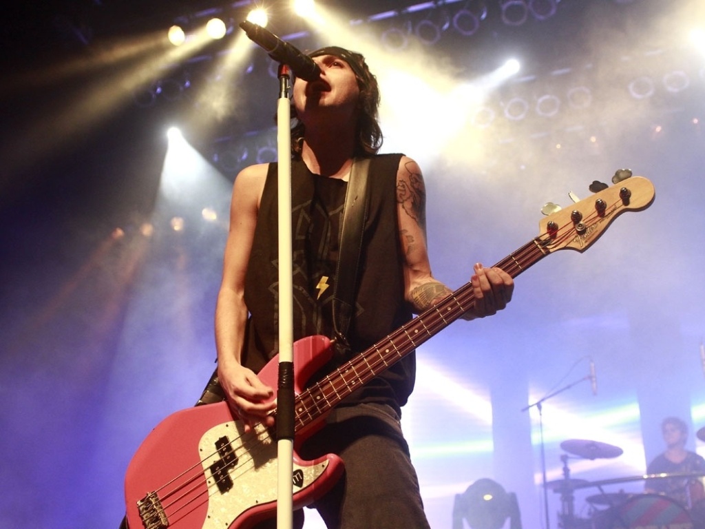 5.mai.2013 - A banda Restart se apresenta no HSBC Brasil, em São Paulo. No palco do HSBC Brasil, a banda subiu com um novo foco: o cenário pop internacional de artistas como Justin Bieber e One Direction - Taiz Dering