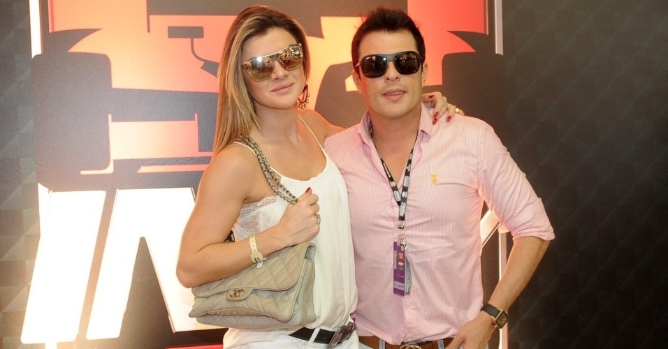 5.mai.2013 - Mirella Santos e Wellington Muniz, o Ceará, prestigiam evento de Fórmula Indy em São Paulo