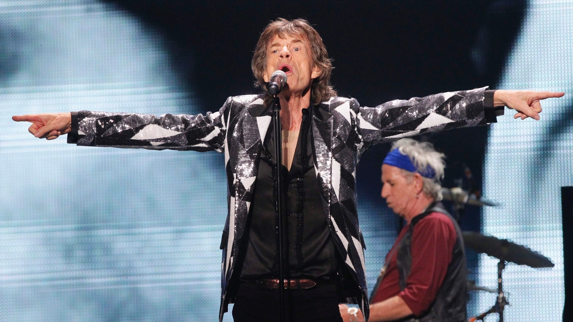 03.mai.2013 - A apresentação teve no setlist músicas como "Gimme Shelter", "Paint it Black" e "Jumpin' Jack Flash" - Mario Anzuoni/Reuters