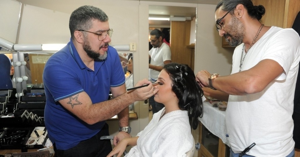 6.mai.2013 - Isis Valverde gravou comercial para uma marca de cosméticos em São Paulo
