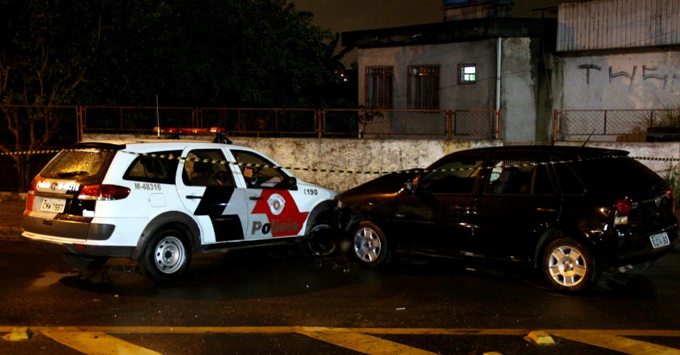 6.mai.2013 - Policial foi baleado durante perseguição a suspeito na estrada Itaquera, em Guaianazes, zona leste de São Paulo. De acordo com a polícia, o PM foi atingido na cabeça e socorrido para o Hospital das Clínicas, na área central da capital. Ninguém foi preso